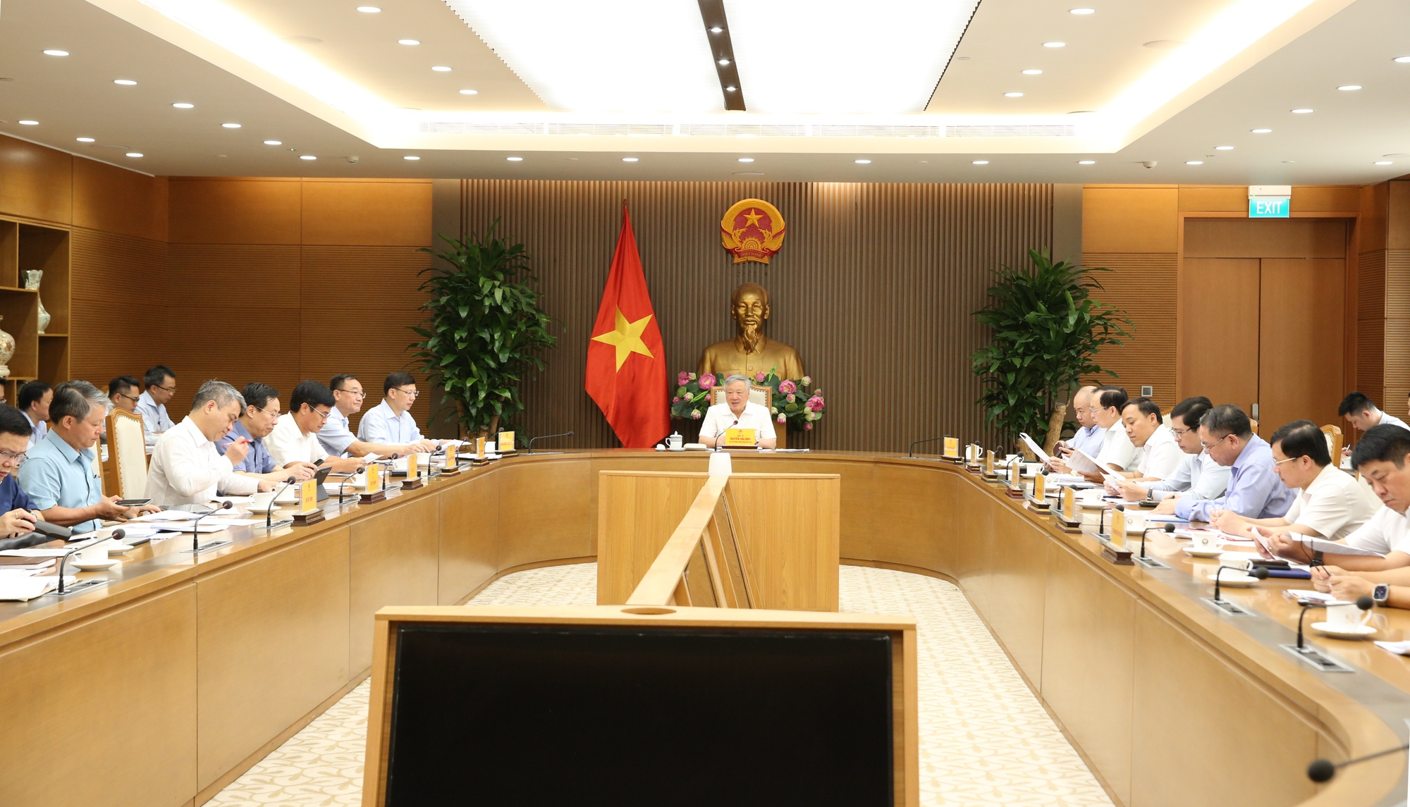 Quang cảnh cuộc họp.