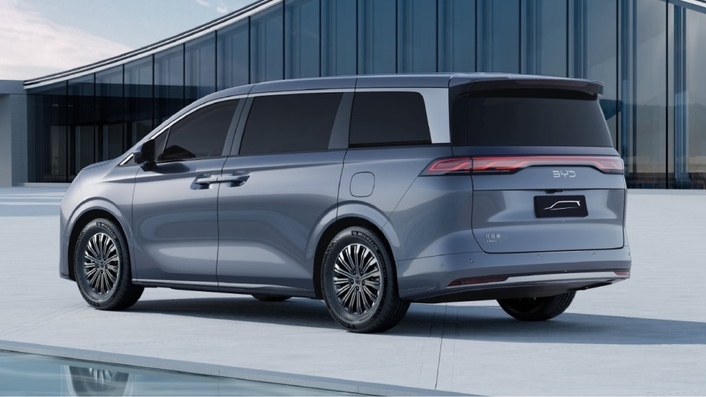 BYD M9 có kích thước nhỏ hơn Kia Carnival và Volkswagen Viloran - Ảnh: CNC