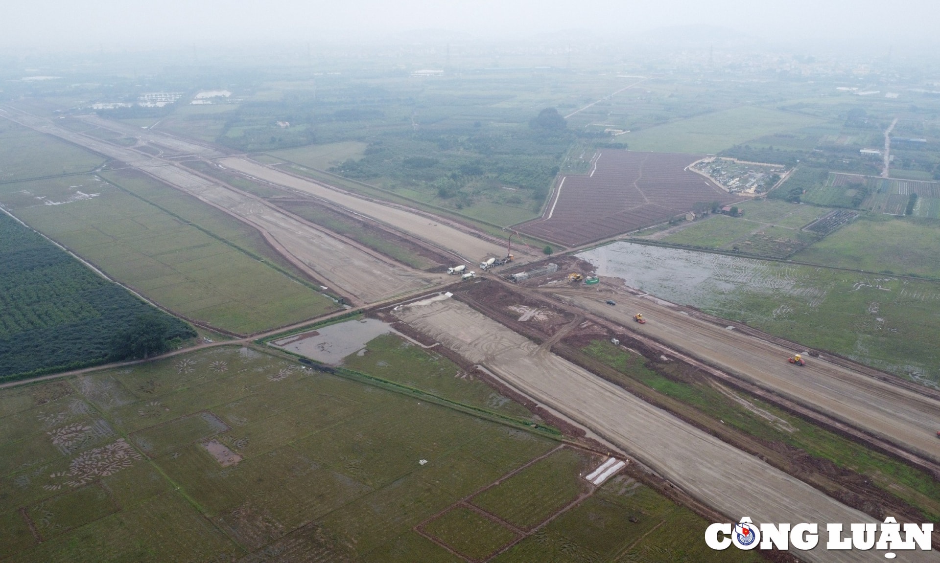 congluan-cdn.congluan.vn-files-content-2025-02-05-_tat-bat-tren-cong-truong-duong-vanh-dai-4-vung-thu-do-nhung-ngay-giap-tet-211953337-0908.jpg