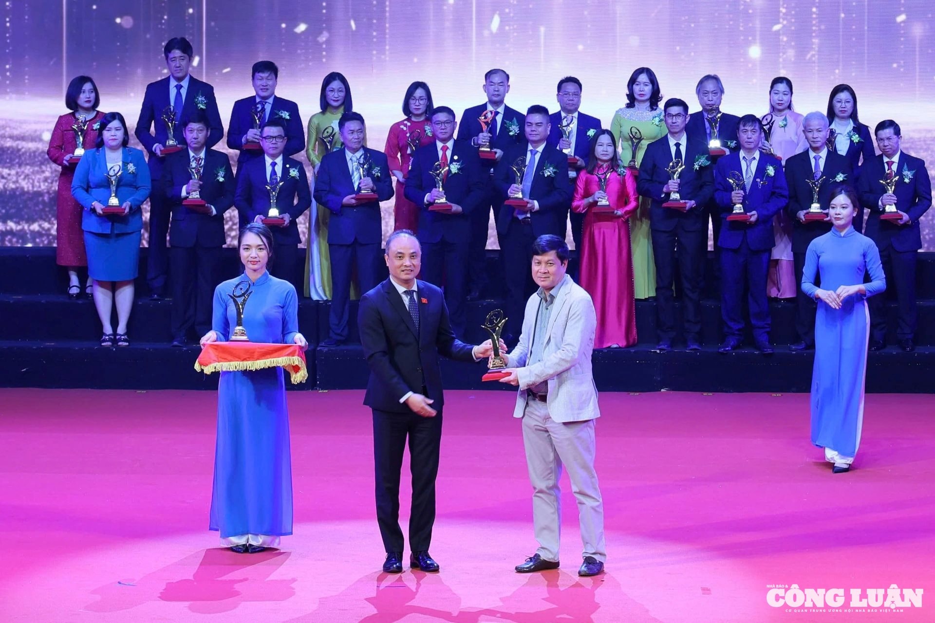 Nhựa Tiền Phong nhận “Giải Vàng Chất lượng Quốc Gia 2023” do Thủ tướng chính phủ trao tặng.
