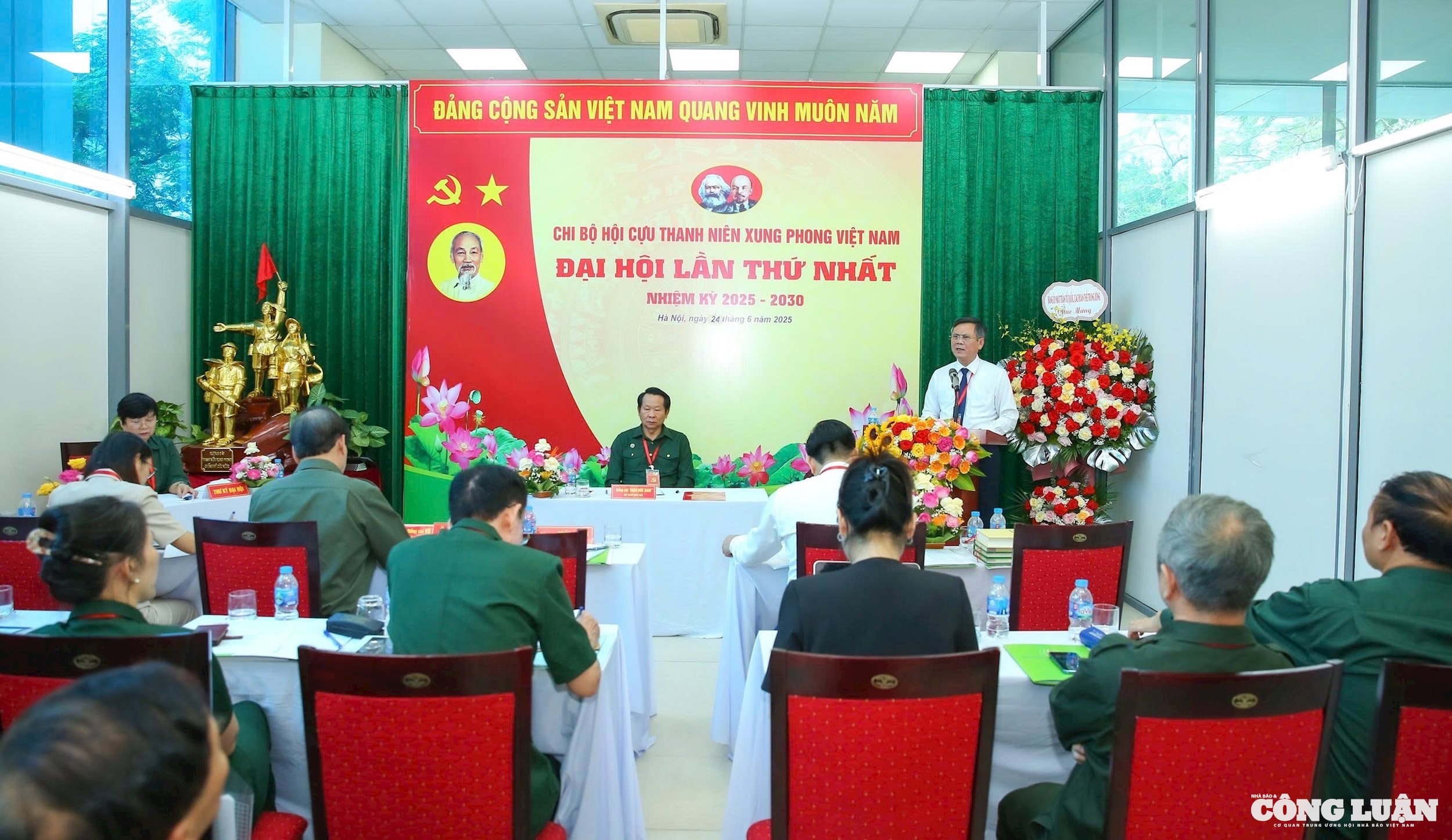 Nhiều ý kiến tham luận hết sức thẳng thắn, trong đó nhấn mạnh vai trò, vị trí, uy tín của Hội trong thời gian qua đồng thời có những đóng góp, kiến nghị thiết thực vào hoạt động Hội thời gian tới.
