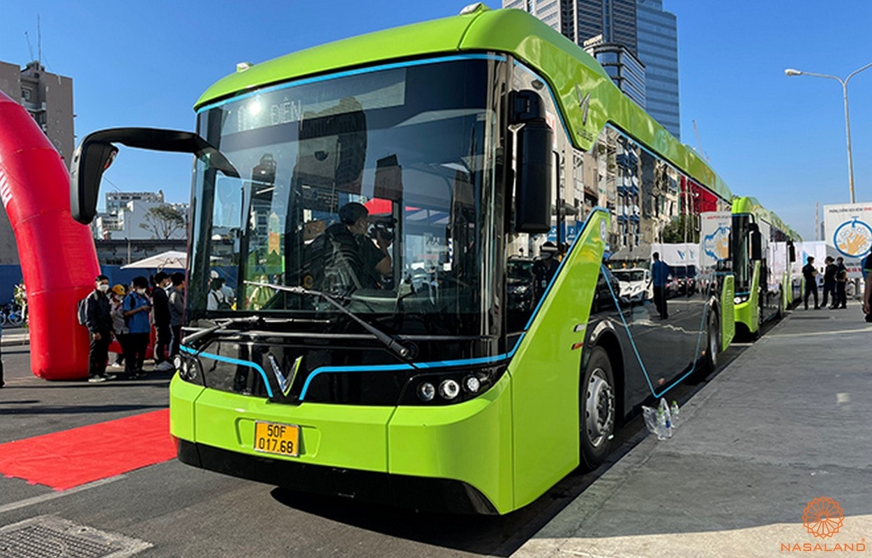 Trải nghiệm đi làm bằng xe buýt điện VinBus tại Vinhomes Grand Park