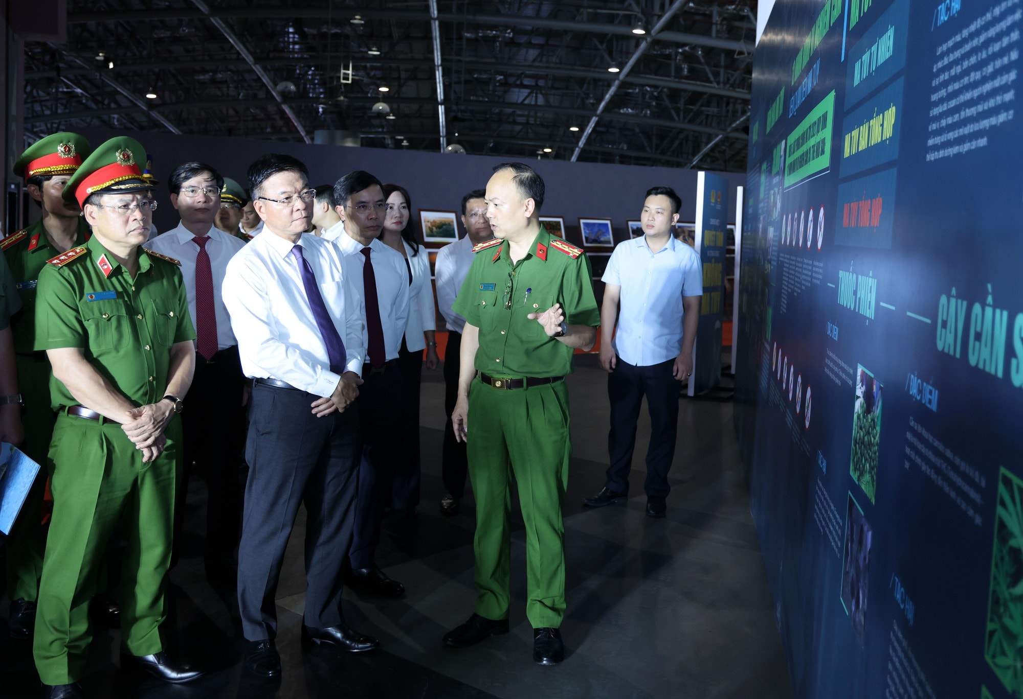 nghe-gioi-thieu-ve-cong-tac-phong-chong-ma-tuy-17508265891301422386043.jpg