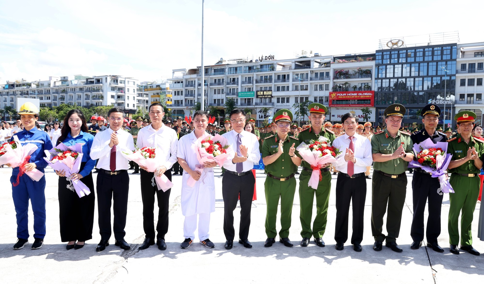 tang-hoa-dong-vien-luc-luong-tham-gia-tuan-hanh-huong-ung-thang-hanh-dong-1750826589177148568973.jpg