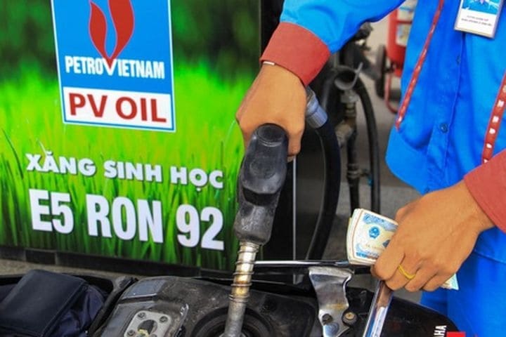 Ngày mai, giá xăng có thể tăng lần thứ 5 liên tiếp. (Ảnh: ST)