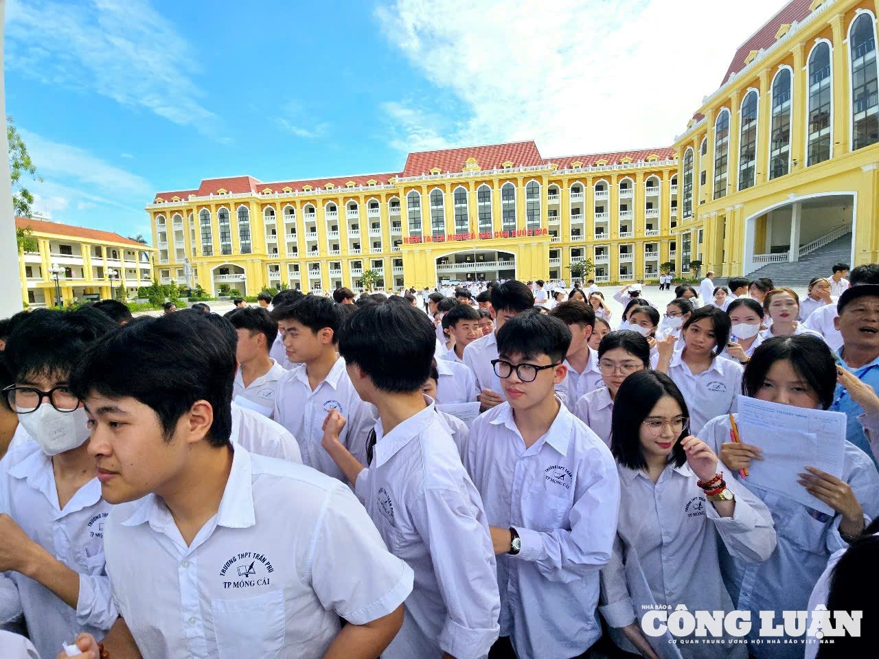 anh-1-diem-thi-truong-tran-phu-mong-cai.jpg