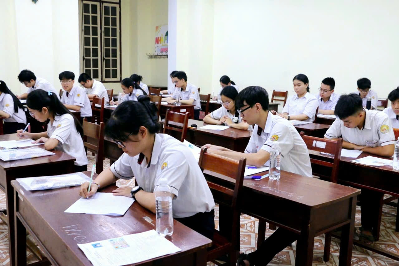 anh-3-diem-thi-truong-tran-phu-mong--4462b920c3b0cd1022f291144a7ed1ef.jpg