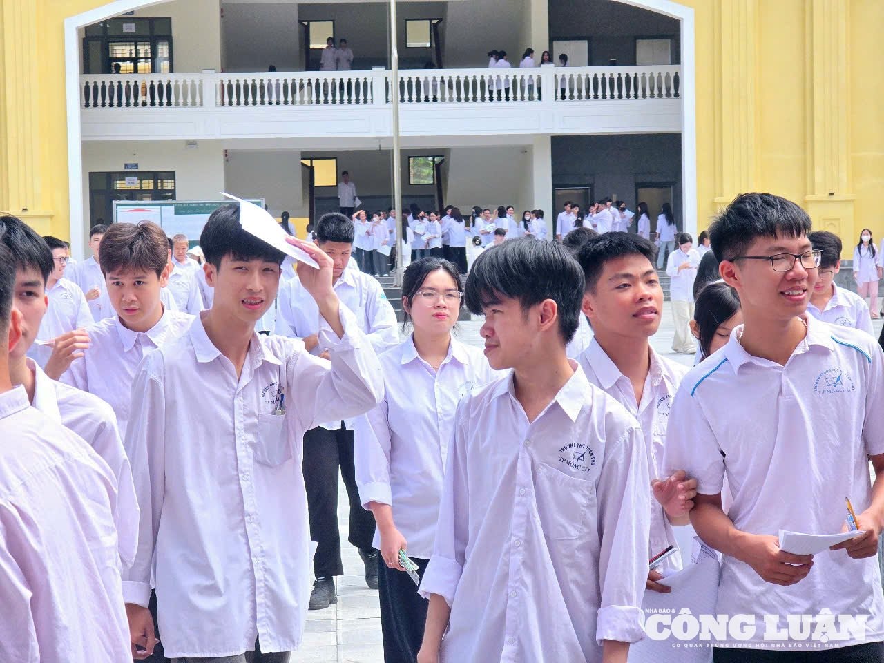 anh-4-diem-thi-truong-tran-phu-mong-.jpg