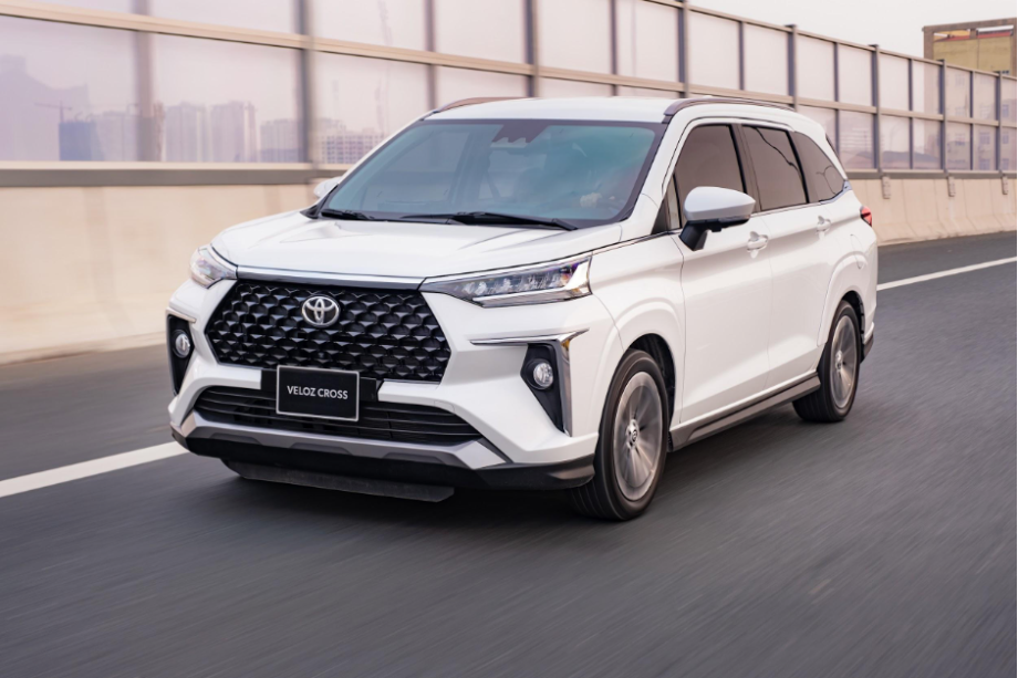 Xe Toyota Veloz Cross 2025: Giá bán (T06/2025), thông số, ưu nhược điểm và thông tin xe chi tiết