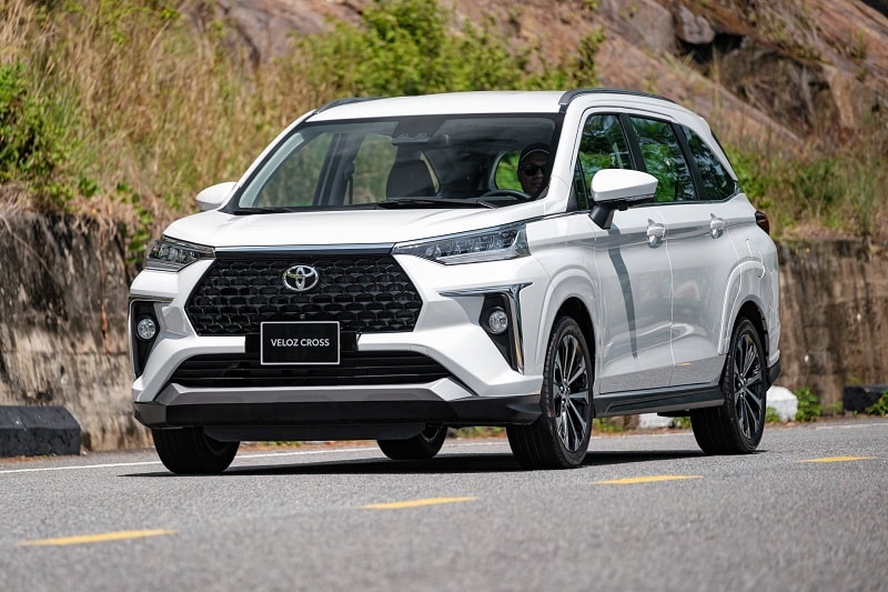 Toyota Veloz: Bảng giá lăn bánh, Thông tin Xe & Ưu đãi 2025