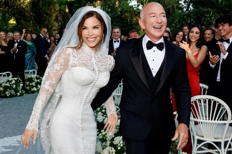 jeff-bezos-lauren-sanchez-wedding-2-062725-f830cdf2d31c49ecb0e85d8fb1d57111.jpg