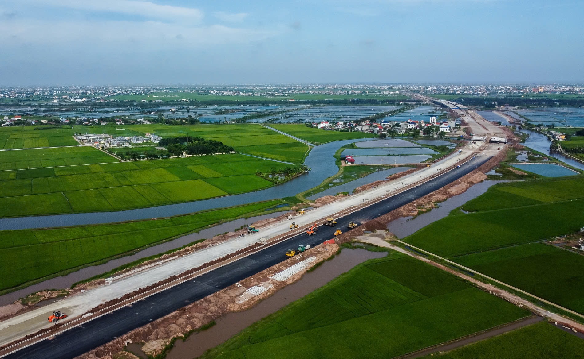 Thi công tuyến tuyến đường bộ mới Nam Định - Lạc Quần - Đường bộ ven biển