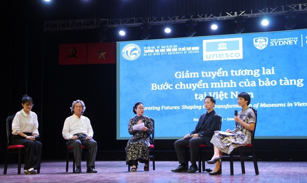 Các diễn giả thảo luận tại diễn đàn. Ảnh: VH