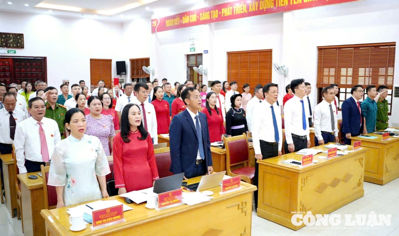 anh-1-chinh-quyen-dia-phung-2-cap.jpg