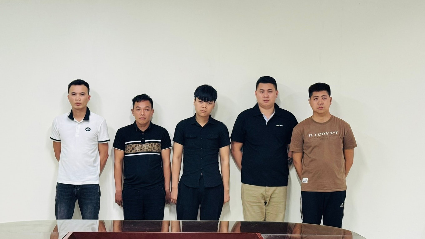 anh-2-cac-doi-tuong-tai-co-quan-cong-an-jpg-1751415236237.jpg