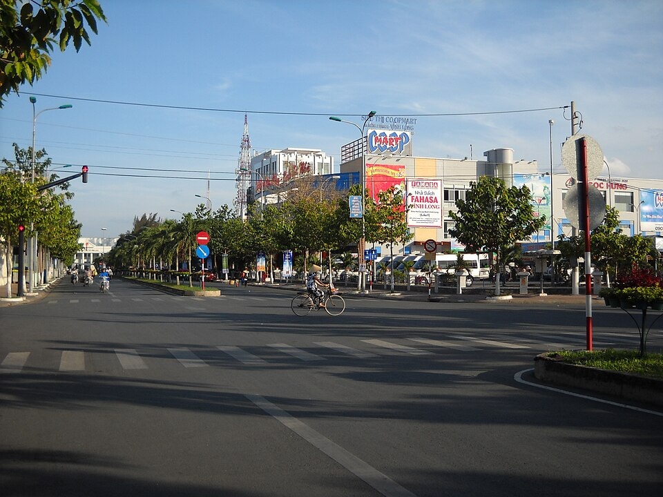 duong_pho_o_tp.vinh_long1.jpg