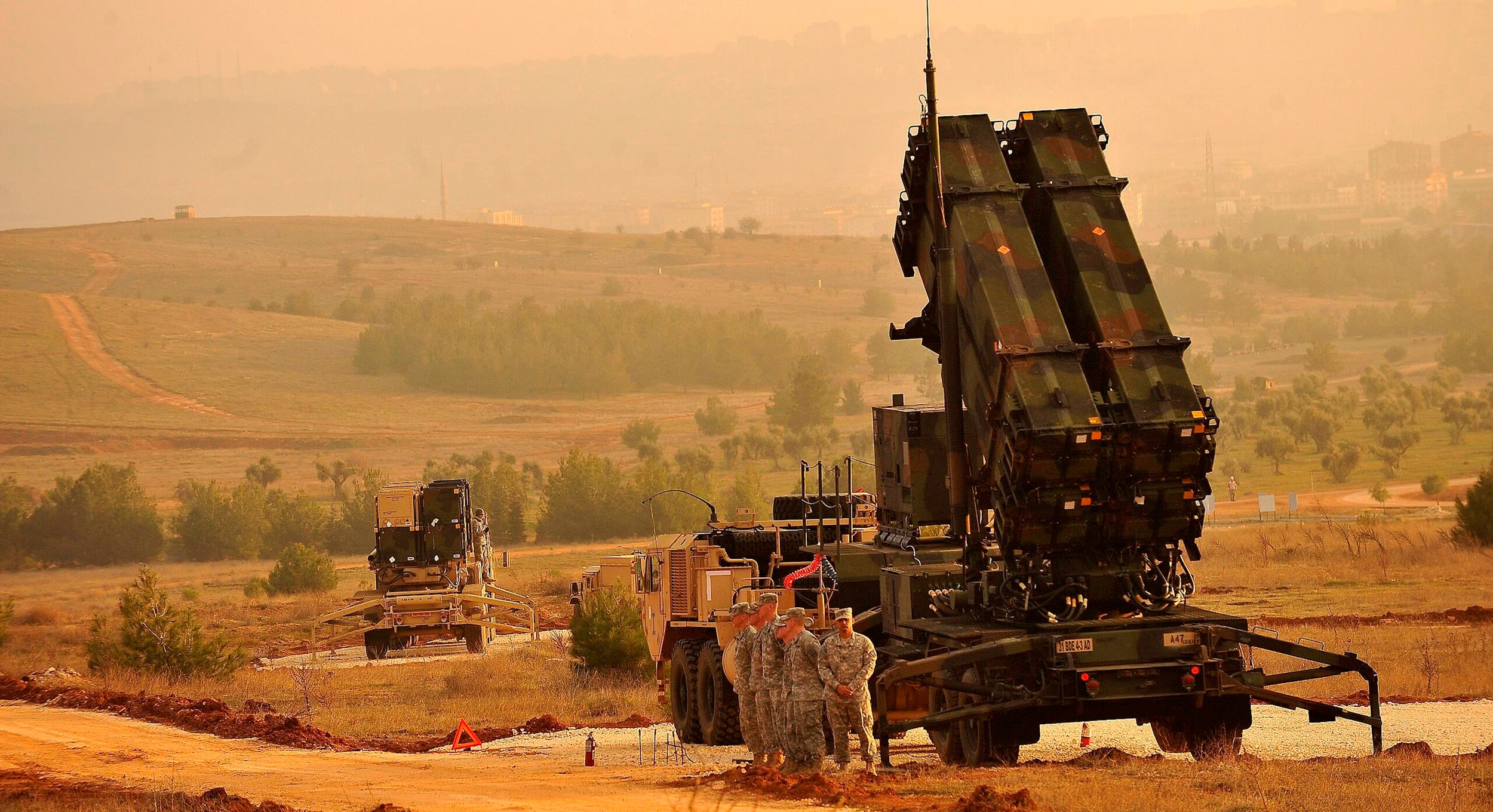 u-s-service-members-stand-by-a-patriot-missile-battery-in-gaziantep-turkey.jpg