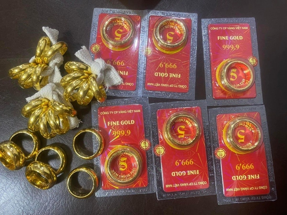 Giá vàng chiều nay 3 '7 2025 Nội địa thổi bay đỉnh 121 triệu, thế giới kẹt cứng 3.300 USD
