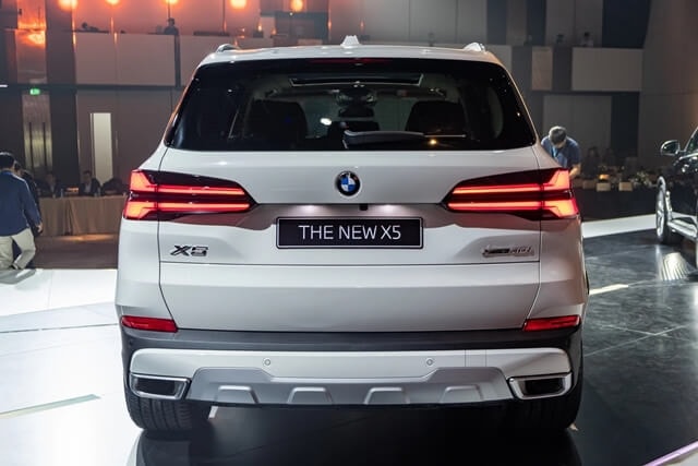 BMW-X5-facelift-duoi-xe
