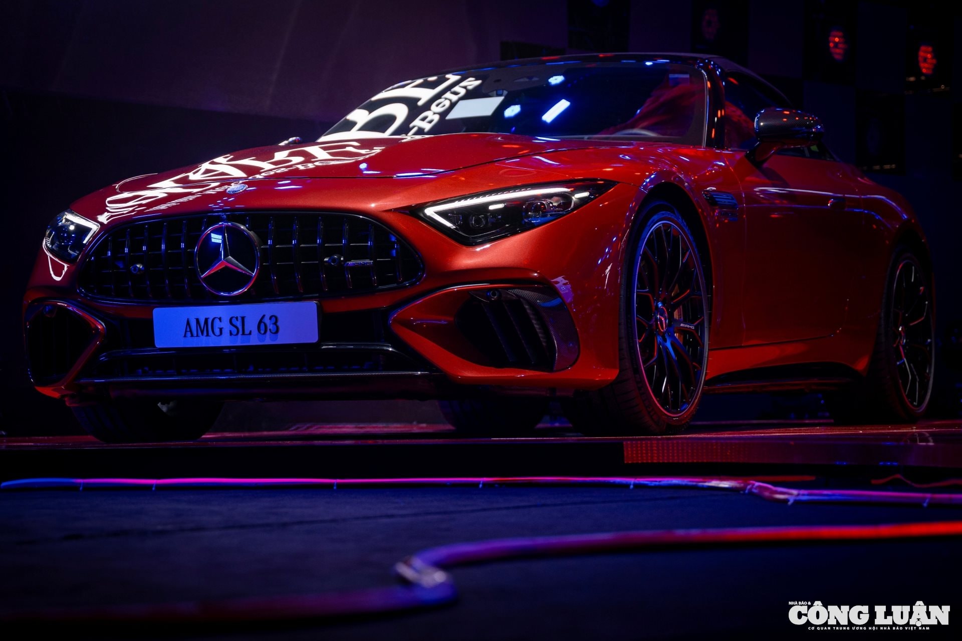 Phiên bản sedan thể thao hiệu suất cao Mercedes-AMG SL 63.