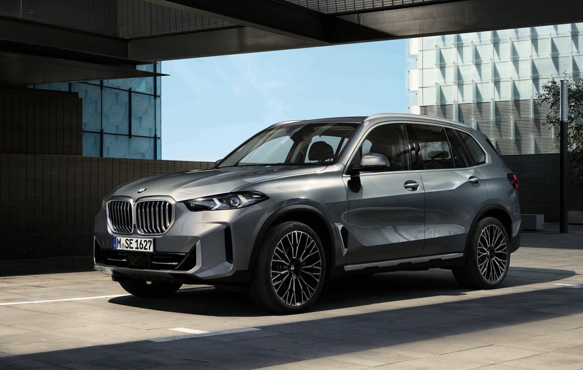BMW X5 mới và BMW XM chính thức ra mắt tại Việt Nam - Sự kết hợp hoàn hảo giữa tính đa dụng và hiệu suất vượt trội
