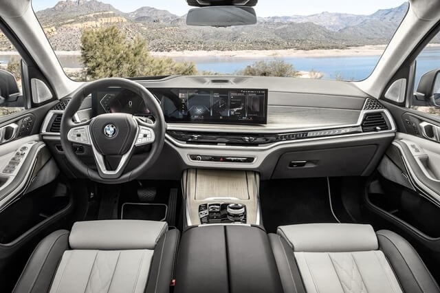 BMW-X7-khoang-lai