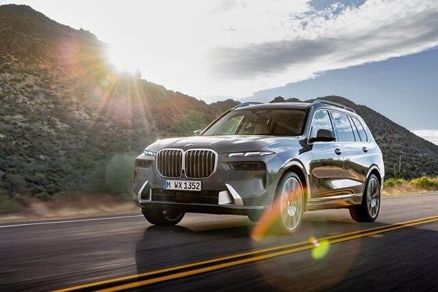 BMW-X7-van-hanh