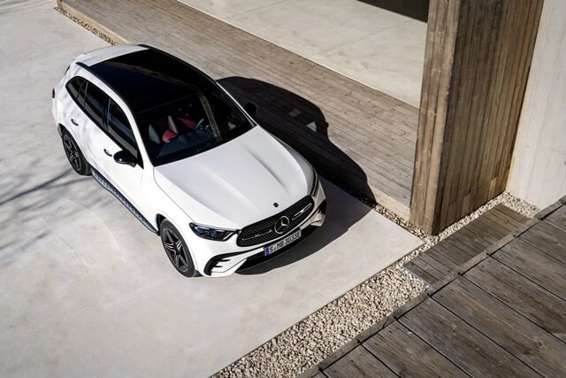 Mercedes-Benz-GLC-300-2025-tu-tren-xuong