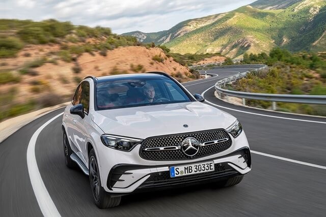 Mercedes-Benz-GLC-300-2025-van-hanh