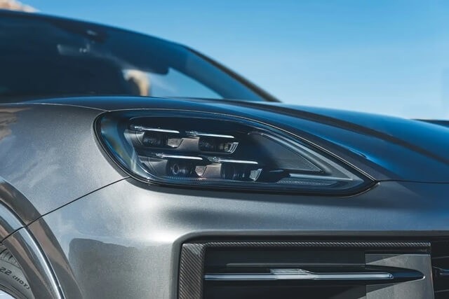 den-xe-porsche-cayenne-2024