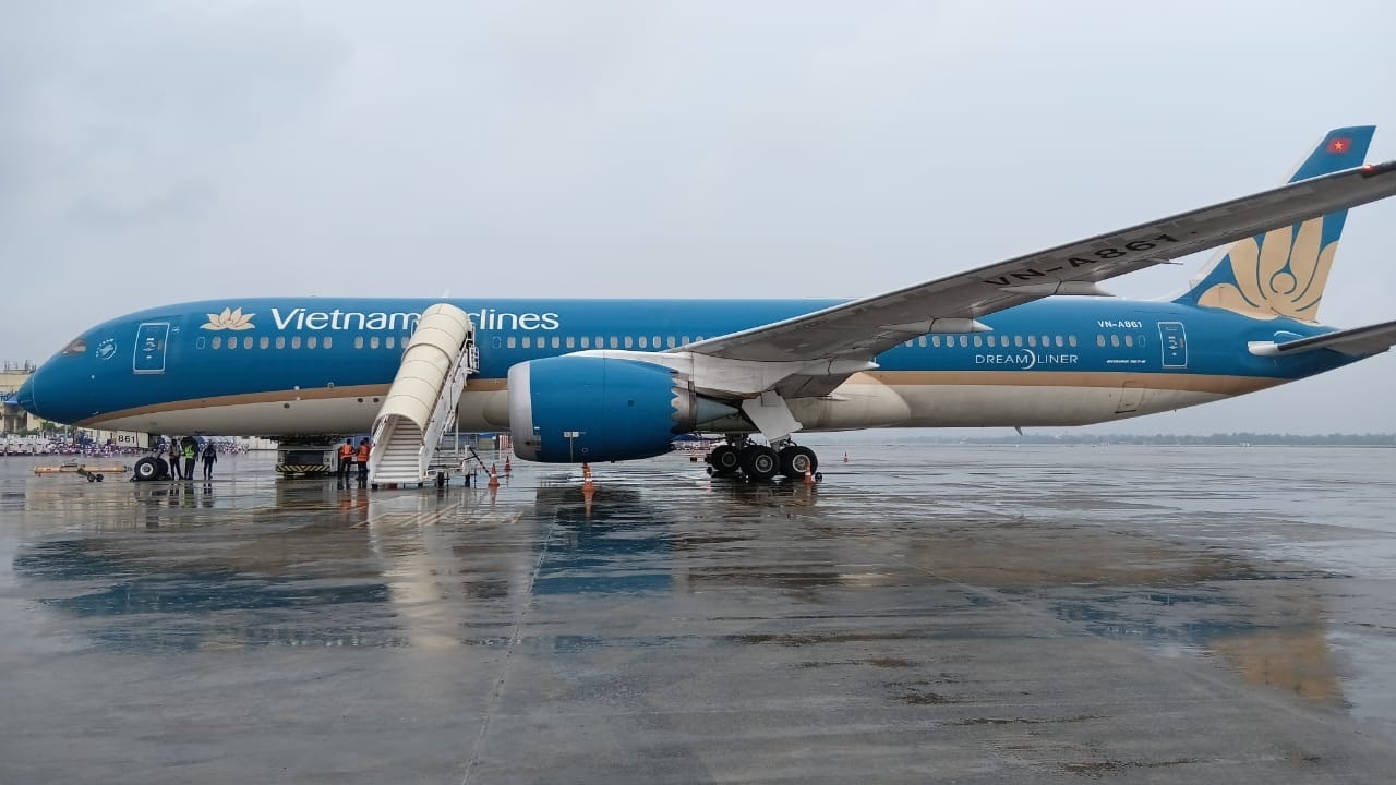 Máy bay Vietnam Airlines hạ cánh tại sân bay Kolkata