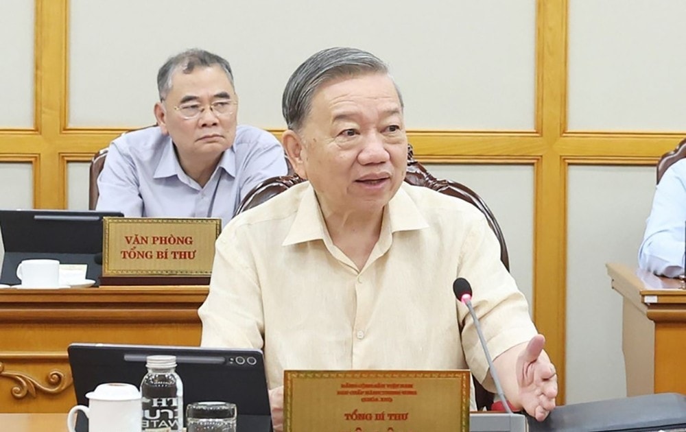 tong-bi-thu-ra-soat-sua-doi-quy-dinh-che-do-tien-luong-phu-cap-voi-can-bo-cong-chuc-7639-6240.jpg