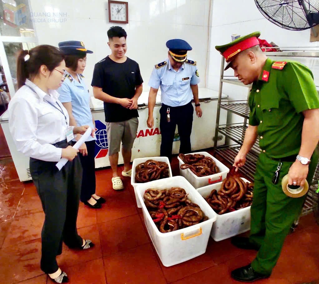 anh-1-quang-ninh-kiem-tra-xu-phat-vi-pham-ve-attp.jpg