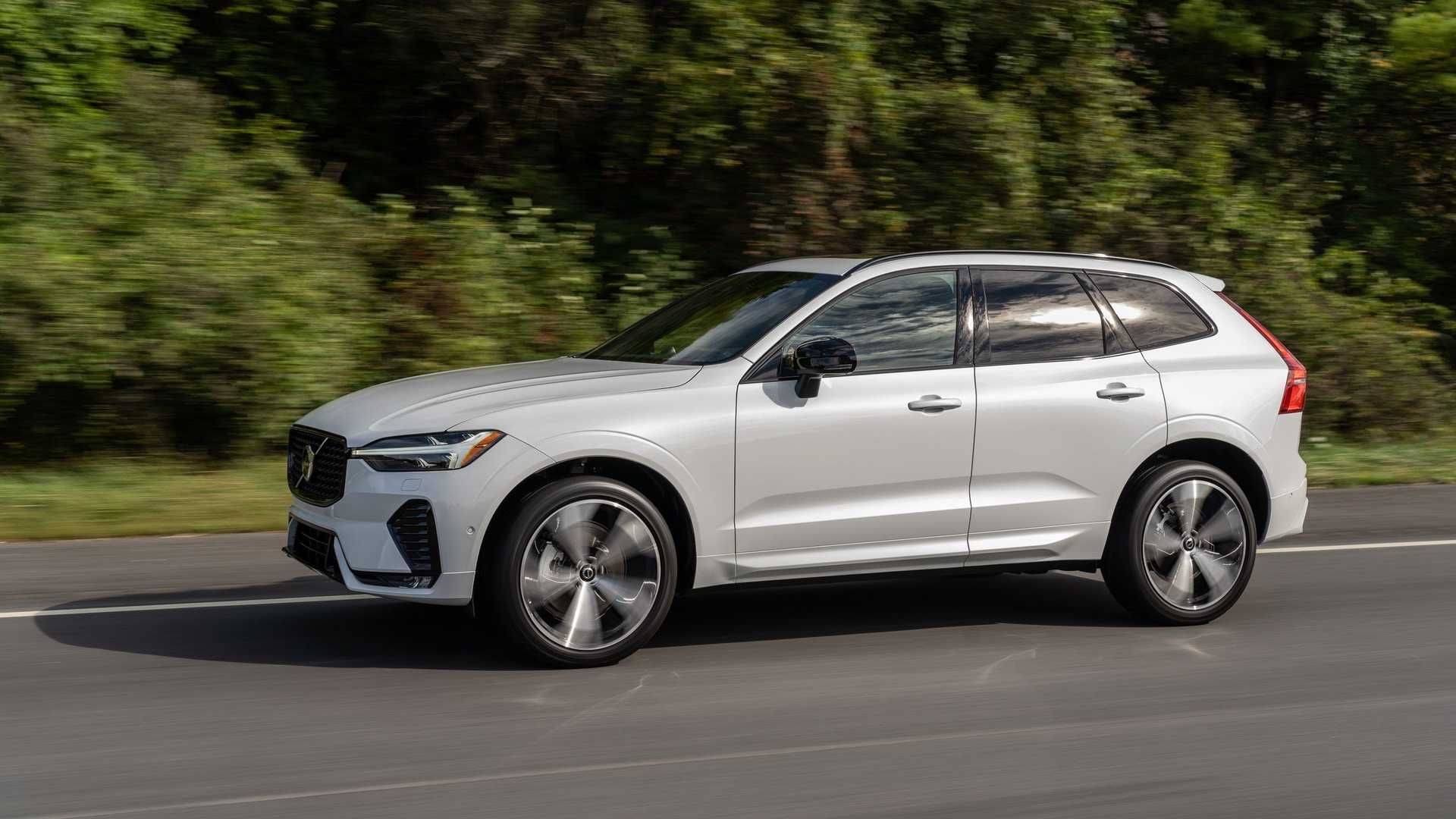 Volvo XC60 2022 Đánh giá: Động cơ hybrid và thông tin giải trí mới