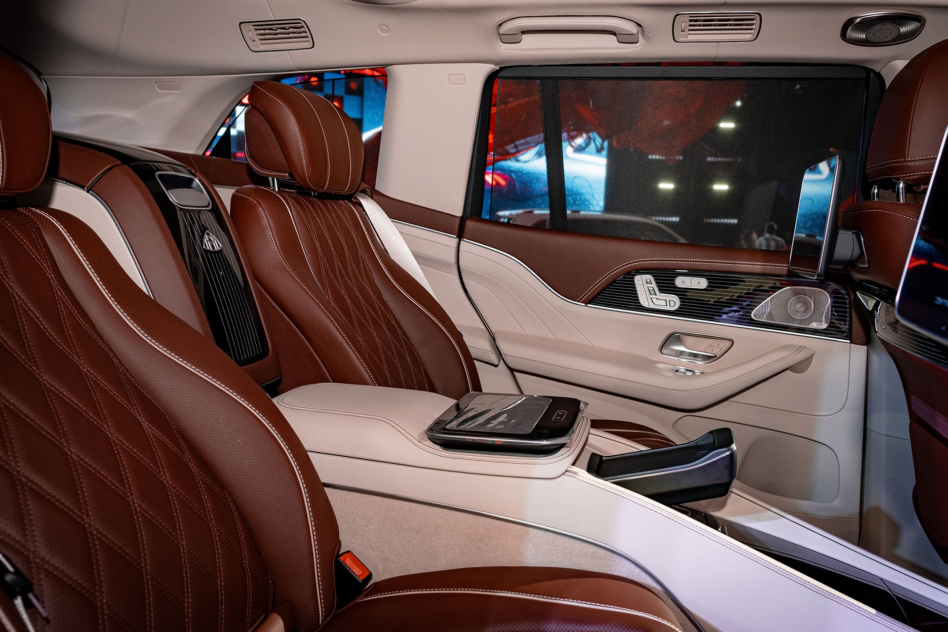 Hàng ghế First Class của mẫu xe Mercedes-Maybach GLS 600 4Matic 2025