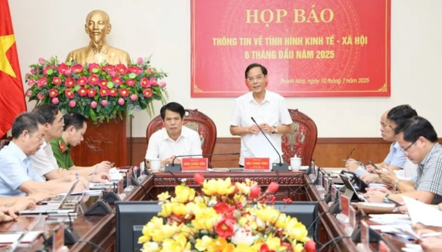 Phó Chủ tịch UBND tỉnh Thanh Hoá Đầu Thanh Tùng phát biểu tại buổi họp báo.