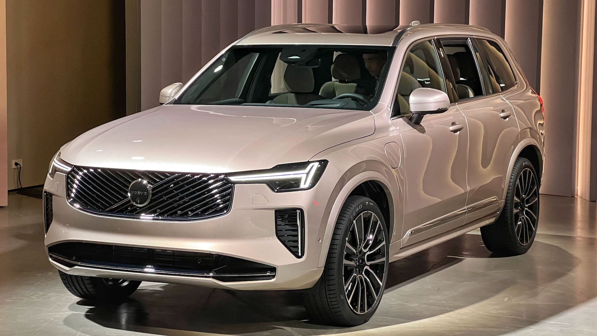 Cập nhật giá Volvo XC90 2025 kèm ưu đãi tháng 7/2025