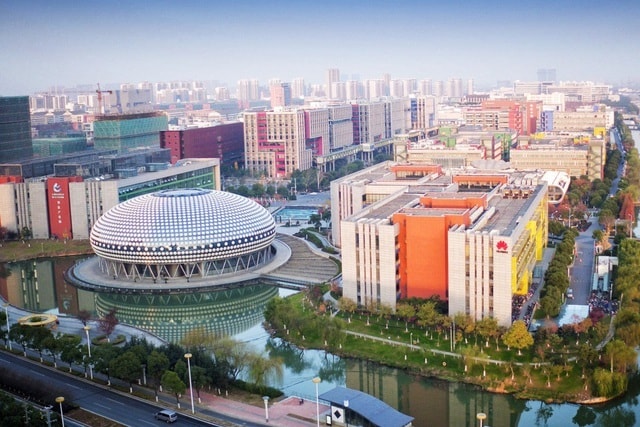 Nhiều khu công nghiệp trong khu vực đang
