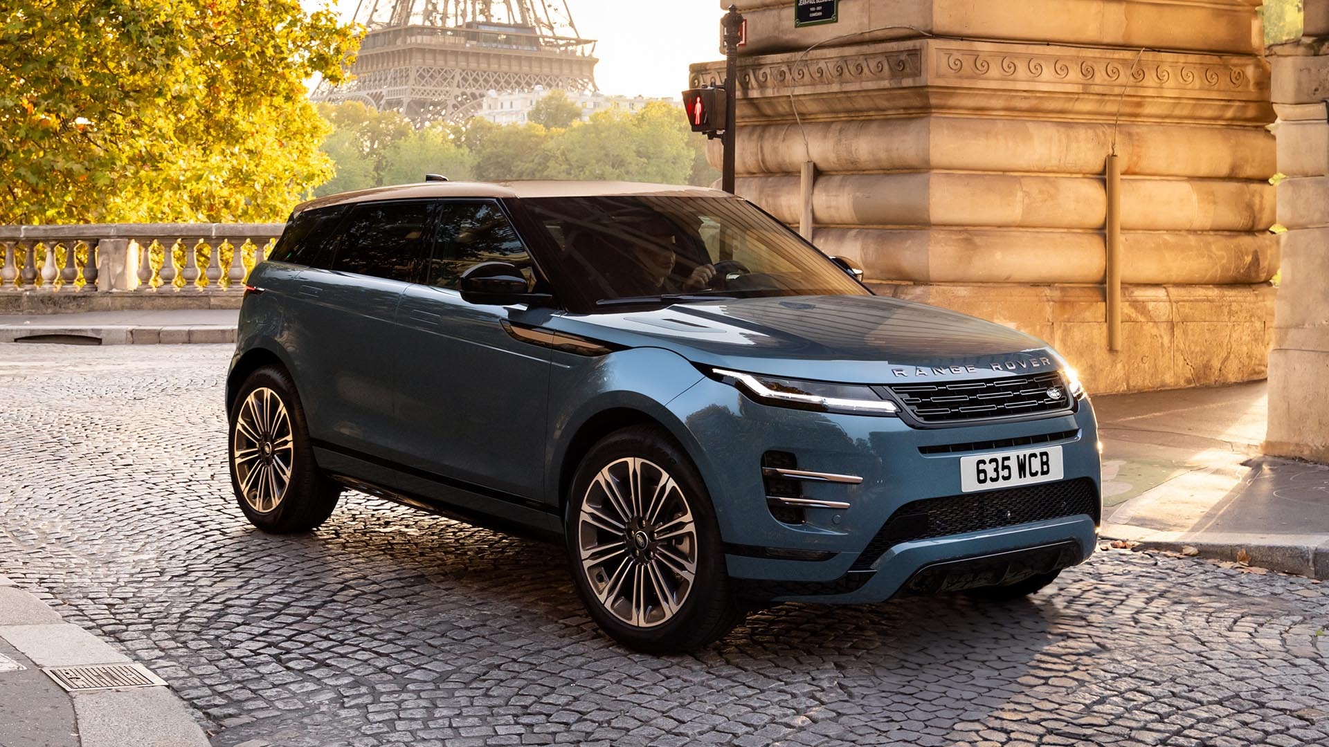 Range Rover Evoque Review & Prices 2025 | AutoTrader UK