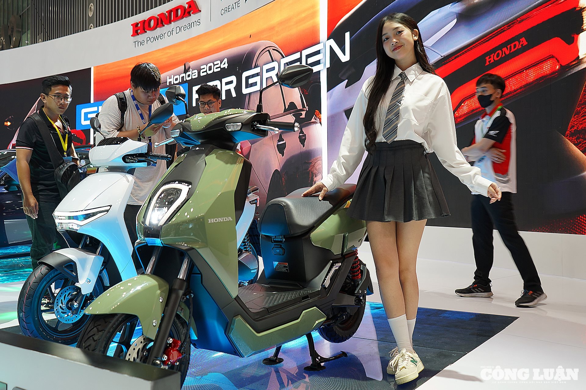 Hai mẫu xe máy điện ICON e: và CUV e: vừa được Honda Việt Nam ra mắt thị trường đầu năm 2025.
