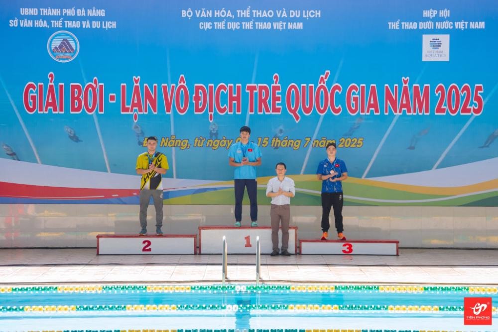 01-trao-giai-cho-vdv-thanh-tich-cao.jpg