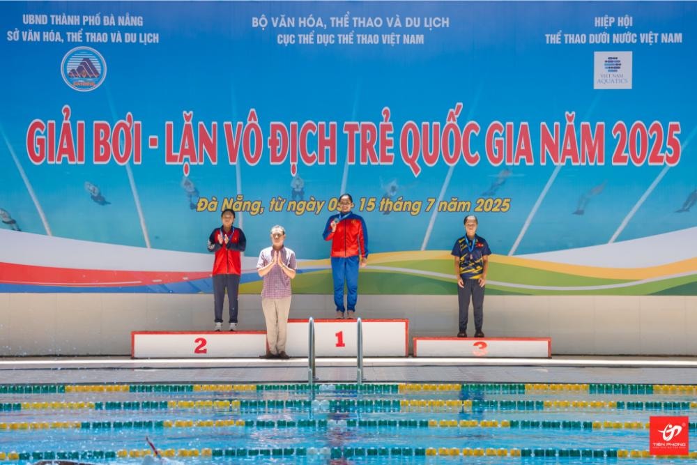 02-trao-giai-cho-vdv-thanh-tich-cao.jpg