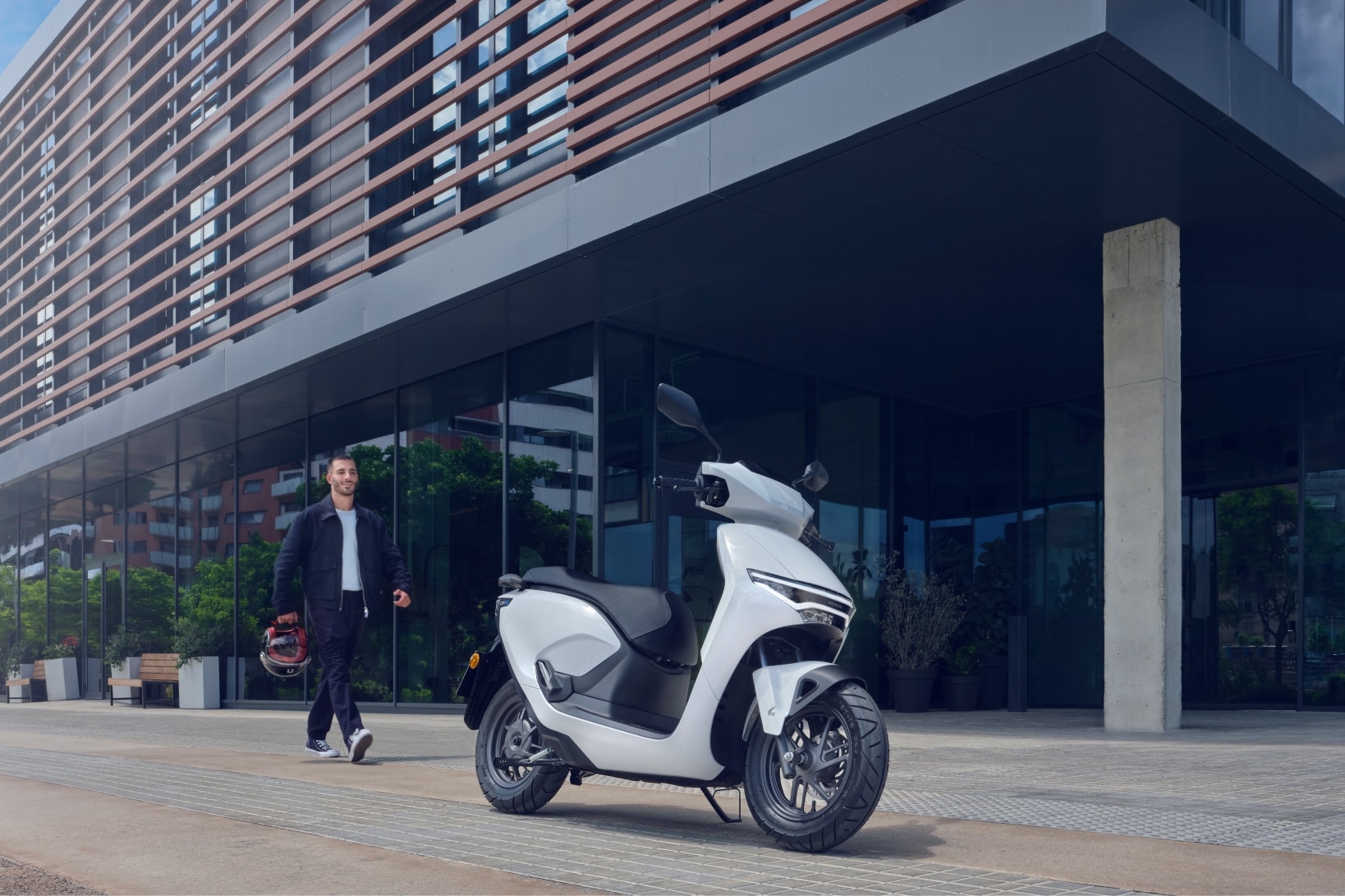 Xe máy điện Honda CUV e: có thiết kế hiện đại, bắt mắt.