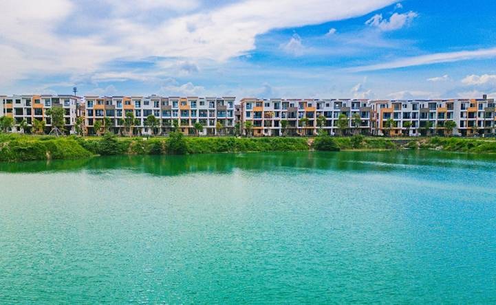 A body of water with buildings and trees AI-generated content may be incorrect.