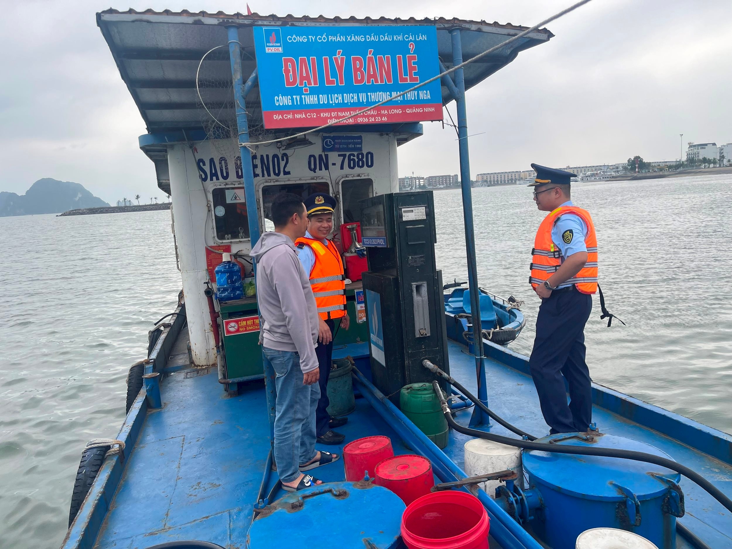 Kiểm tra xăng dầu trên biển 2