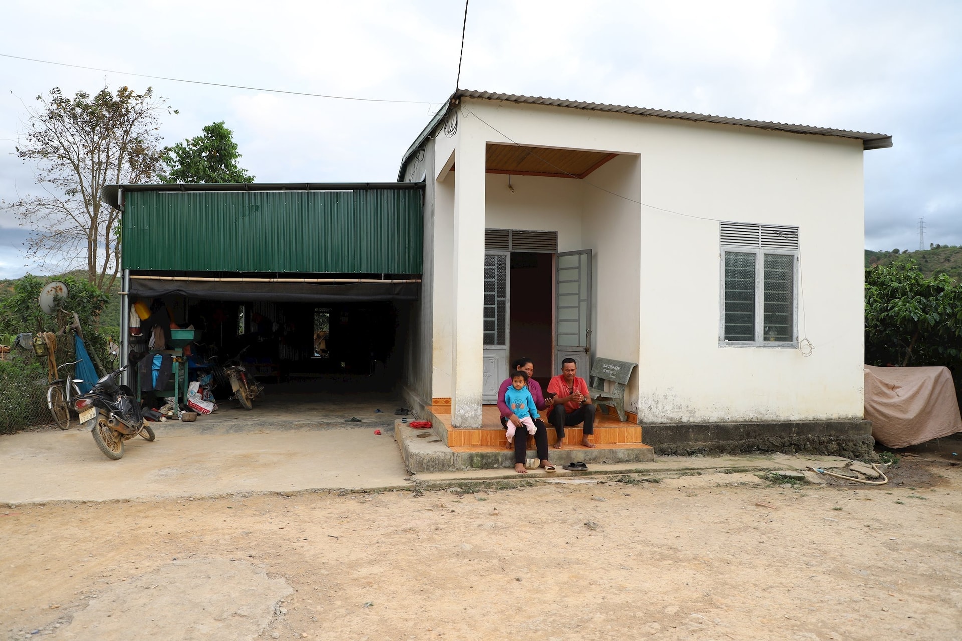 Nhà của Anh Y Thiệp được khang trang nhờ số tiền làm việc tại Nhật Bản