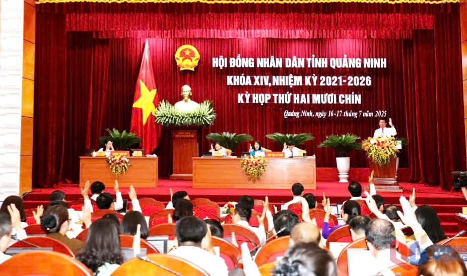 anh-1-ky-hop-29-hdnd-tinh-quang-ninh-khoa-xiv.jpg