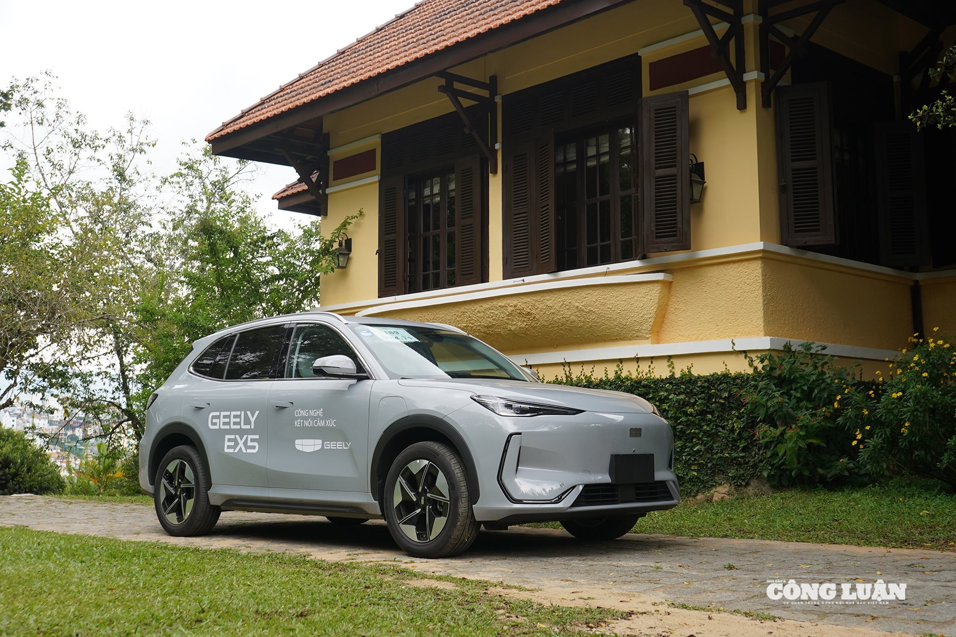 Geely EX5 được phân phối với 2 phiên bản tại thị trường Việt Nam.