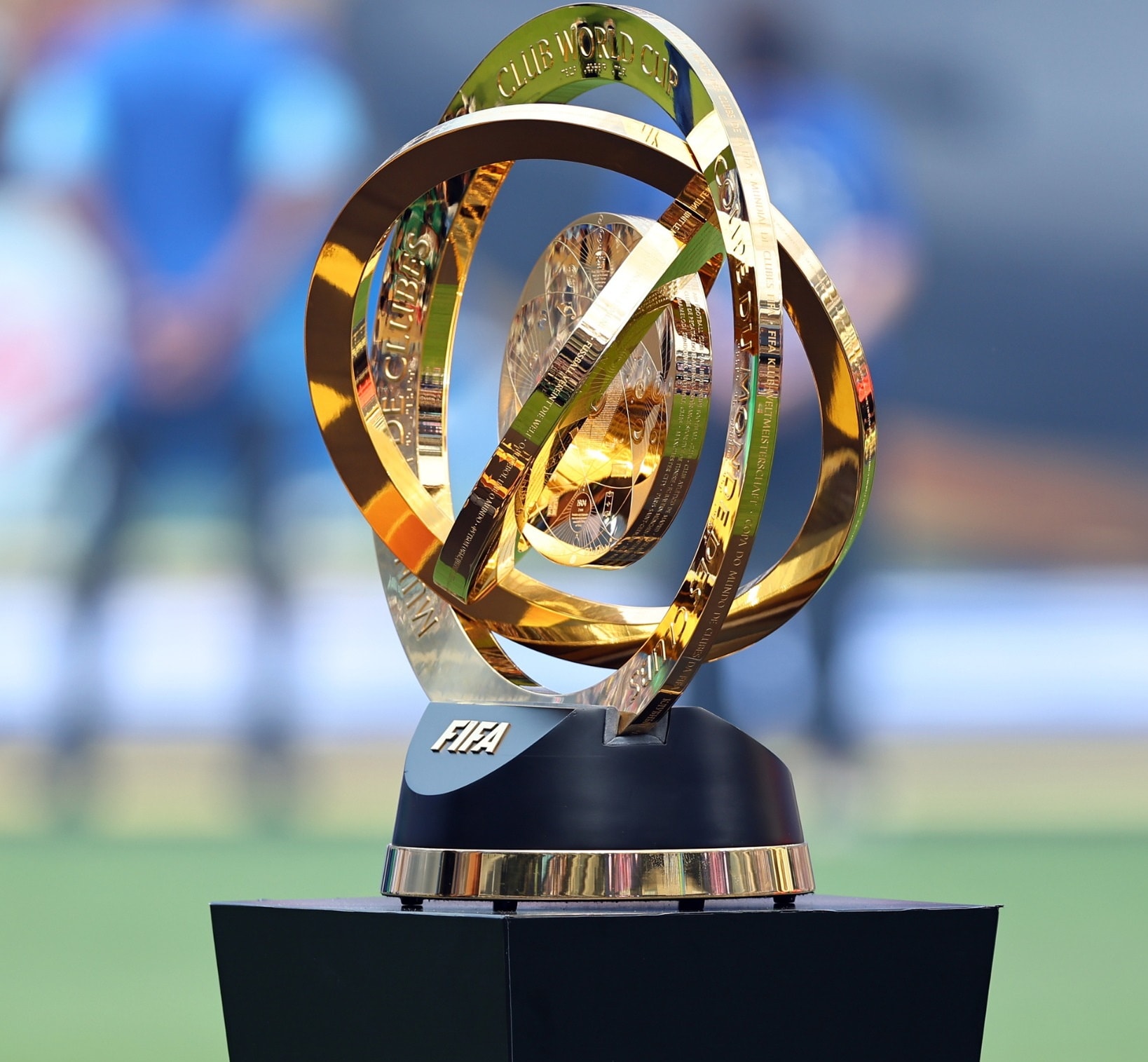 Chiếc cúp vô địch FIFA Club World Cup 2025. Ảnh: FIF