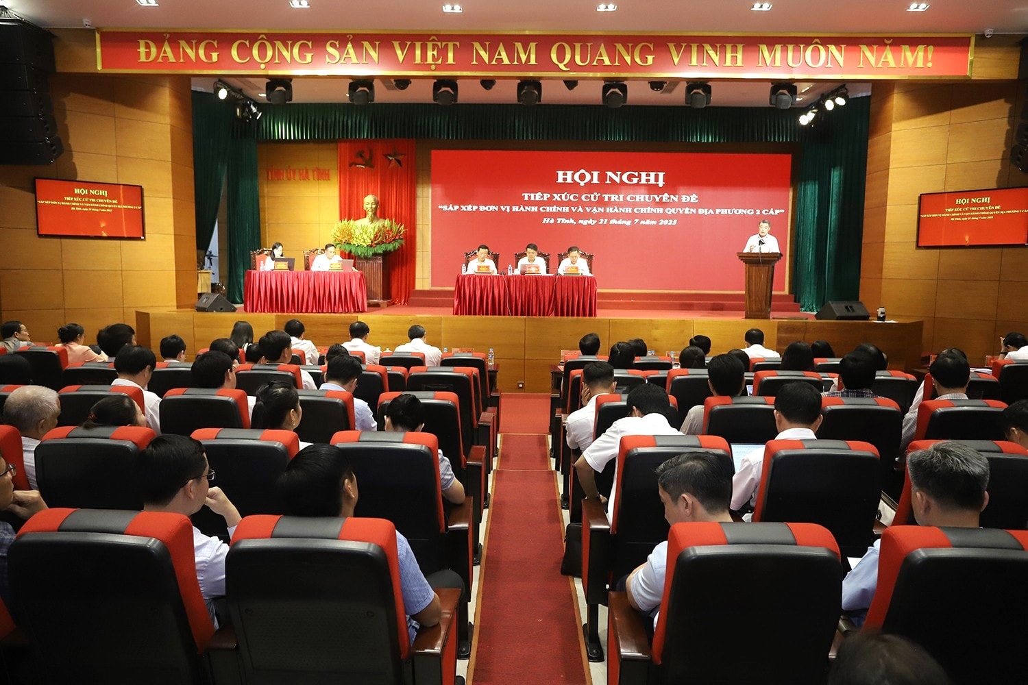 hoi-nghi-tiep-xuc-cu-tri00.jpg